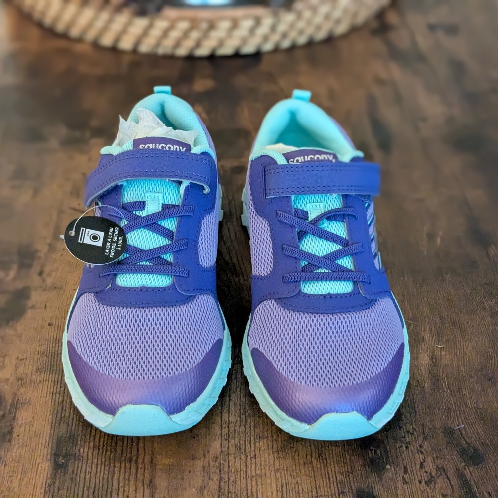 NWB Saucony Big  Kids' Wind 2.0 Sneaker Size 3.5